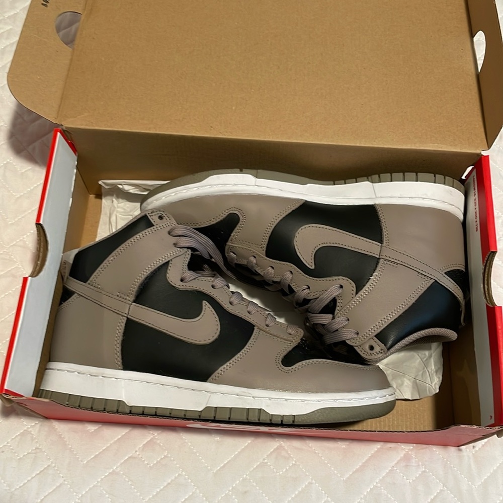 Nike women dunk high